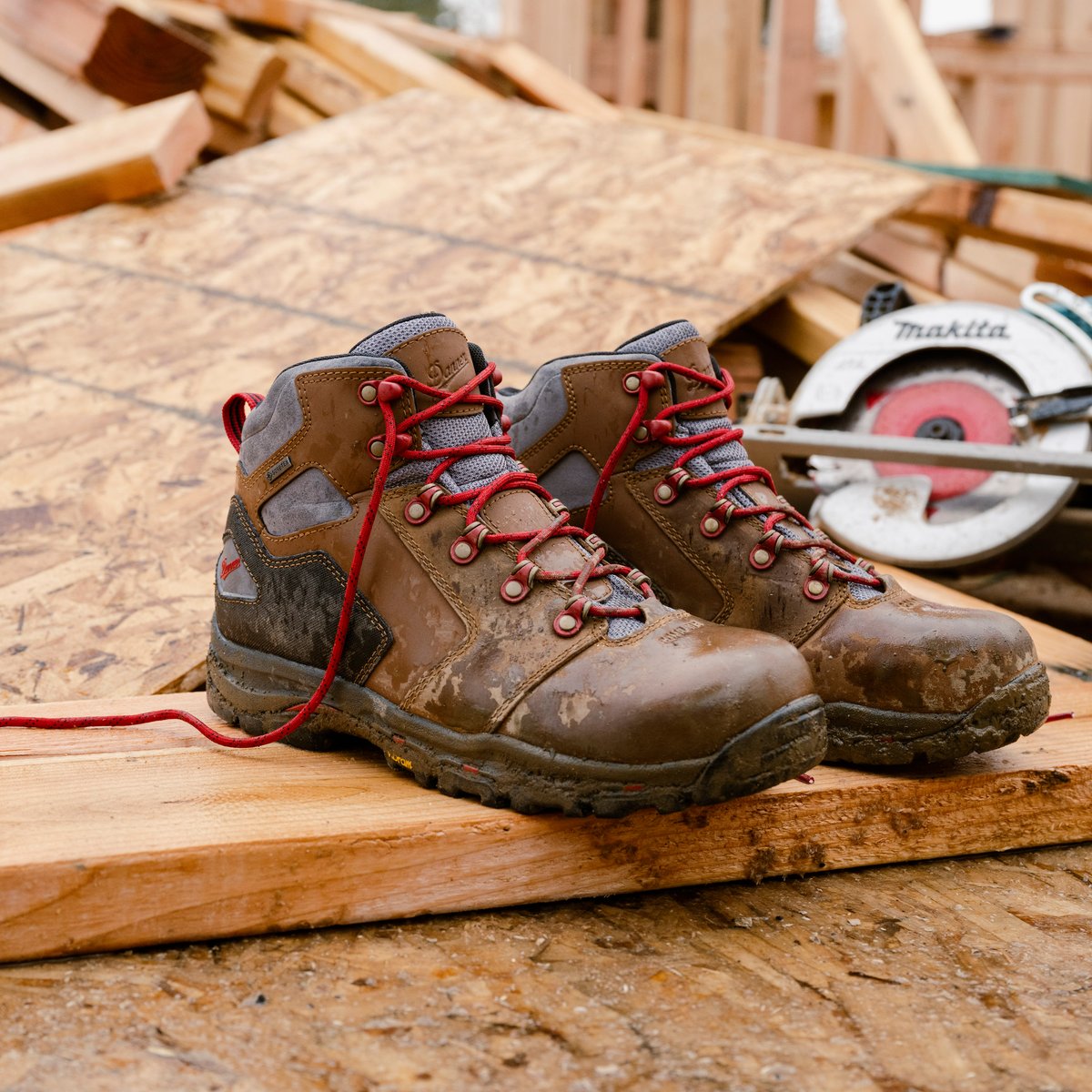 Vicious 4.5" Brown/Red Composite Toe (NMT)