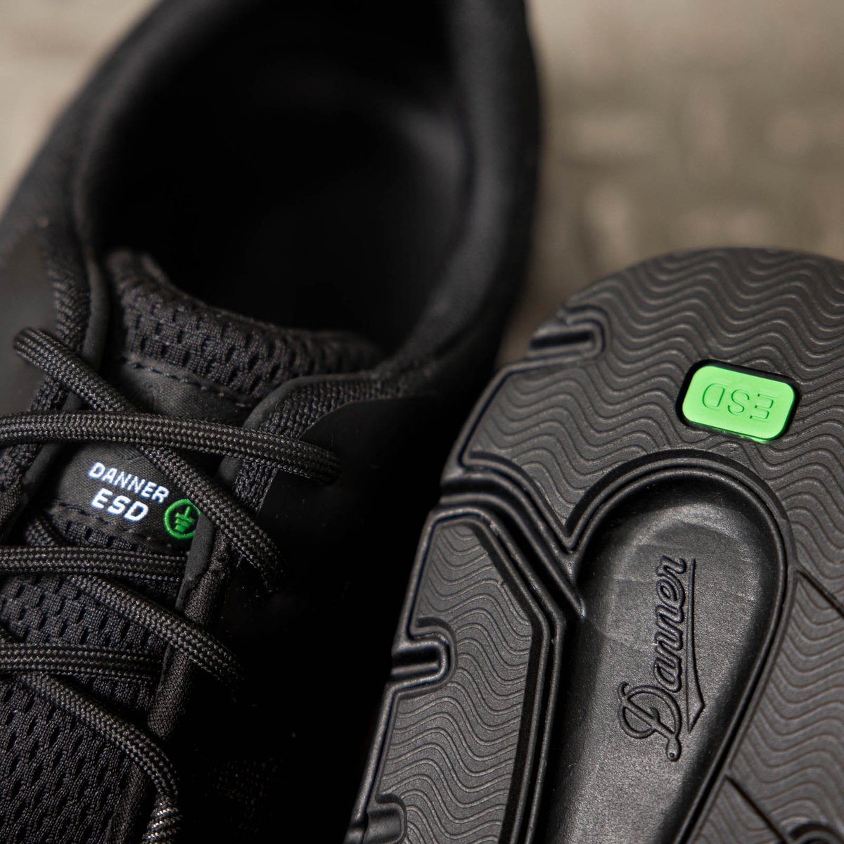 Run Time 3 ESD Black Composite Toe (NMT)