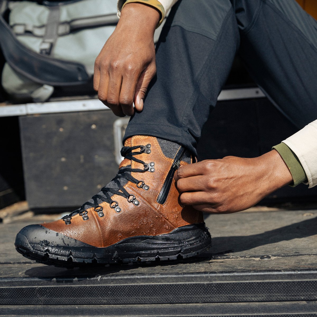 Arctic 600 Side-Zip Bone Brown/Jet Black 200G